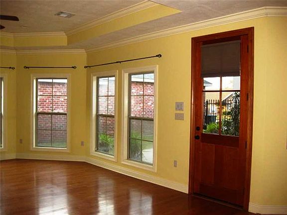 4th image of 707 W Lagrange St
