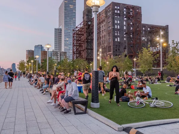 175 Kent Avenue image 36 of 39