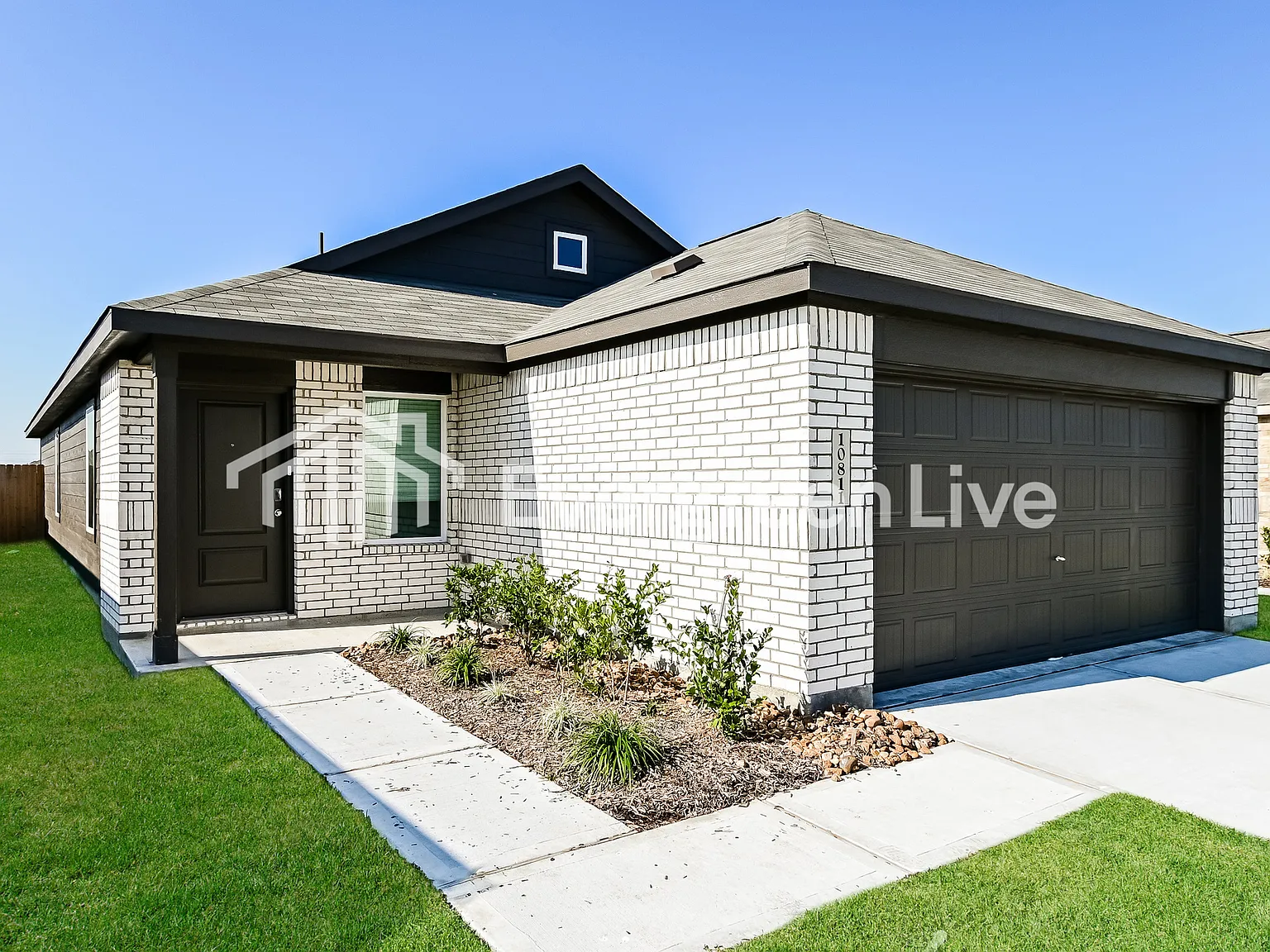 4 bed, 2.0 bath, 1607 sqft, $1,745 — Photo 2