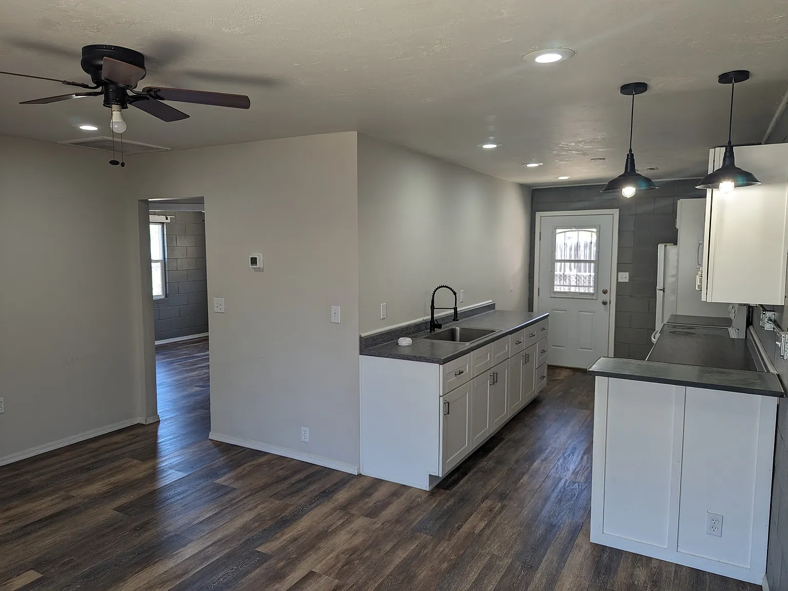 2 bed, 800 sqft, $900 — Photo 3