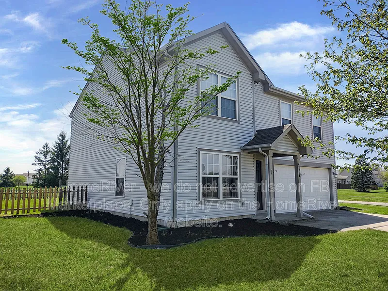 4 bed, 2.5 bath, 2116 sqft, $2,099 — Photo 2