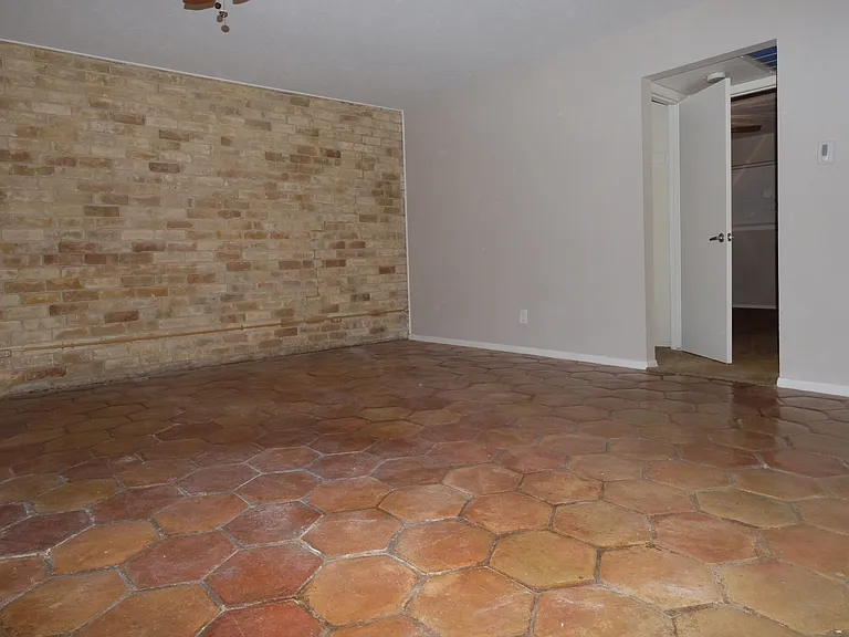 7727 Meadow Park Dr #111 — Photo 17