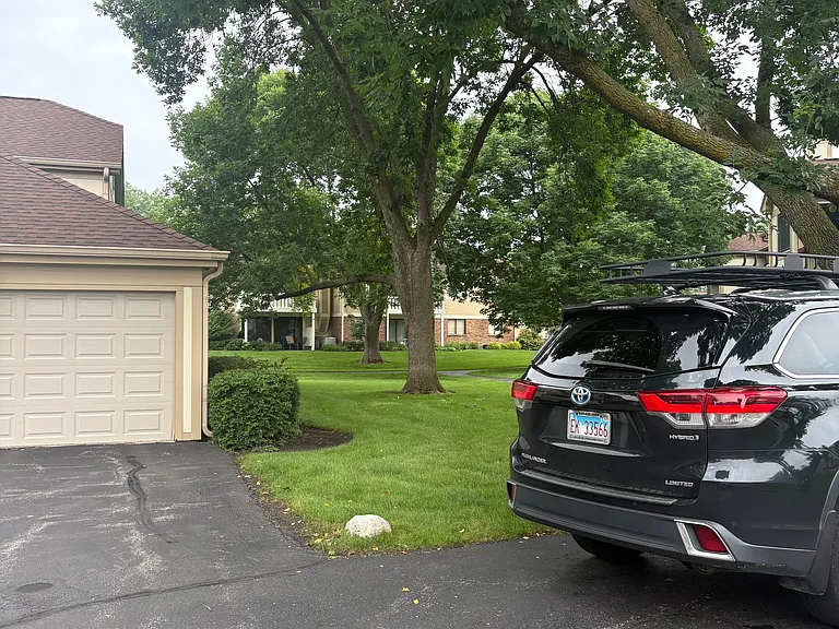 1056 Deerpath Ct — Photo 15