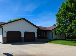 1613 Circle Dr, Pierre, SD 57501
