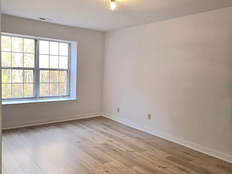 404 Harwood Ct #B — Photo 18