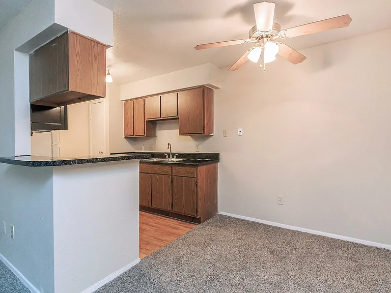 Stone Hollow Apartments — Photo 7
