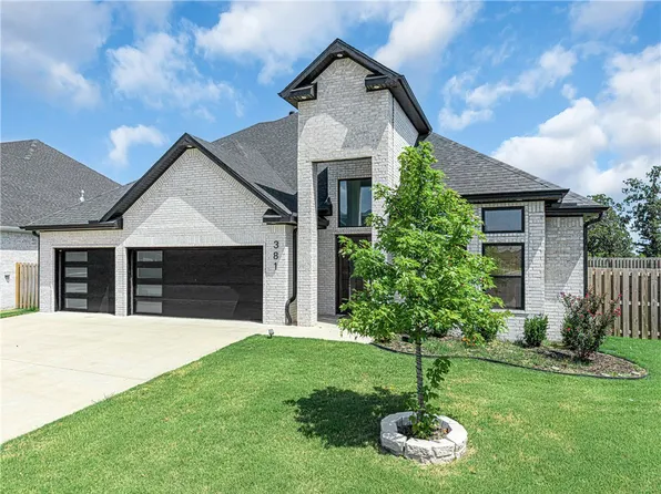 381 Rainforest Loop, Centerton, AR 72719