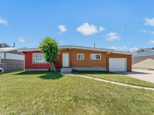 561 N 12th St NW, Medicine Hat, AB T1A 6R3