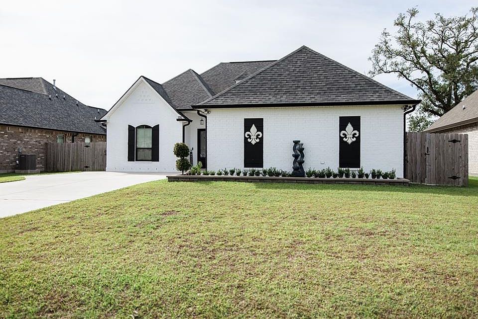 1st image of 130 Cypresswood Dr