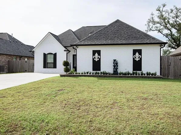 130 Cypresswood Dr, Belle Chasse, LA 70037
