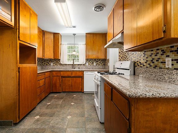 5th image of 11071 Hume Ave