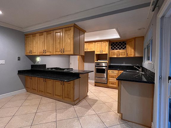 5th image of 4831 Agnes Ave Unit B