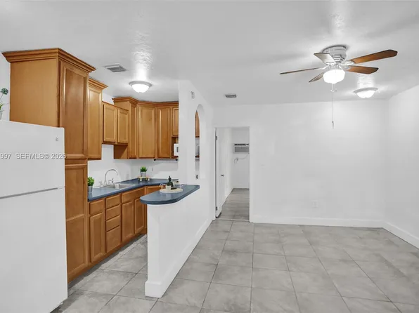 1860 Venice Park Dr APT 213, North Miami, FL 33181