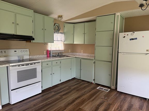 3rd image of 164 Sunrise Ct
