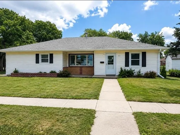 3122 7th St, Columbus, NE 68601