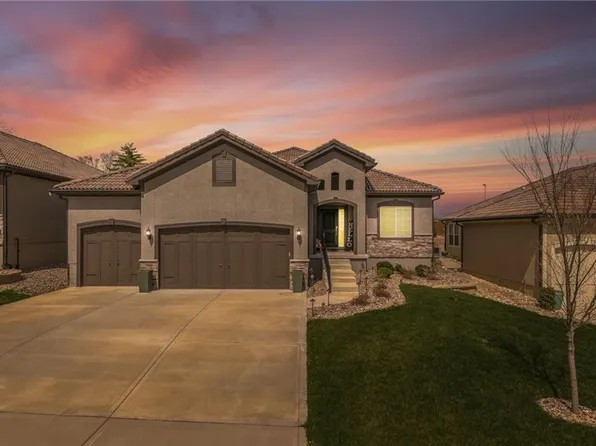 2102 NW Ashurst Dr, Lees Summit, MO 64081