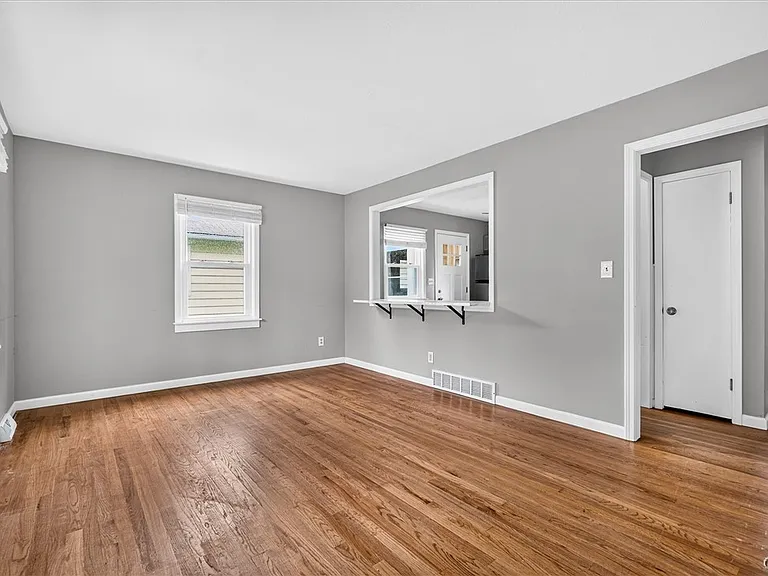 211 Windemere Rd — Photo 3