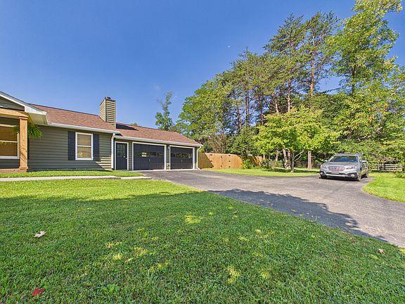 3rd image of 3458 Bradshaw Rd