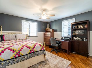 121 N Malin Rd, Broomall, PA 19008