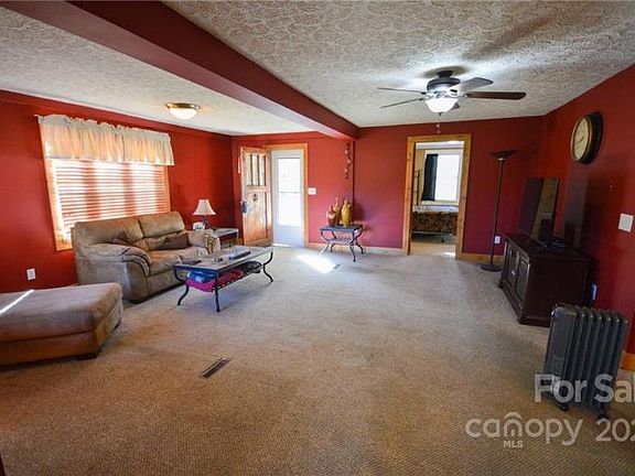 4th image of 408 Sunny Dr