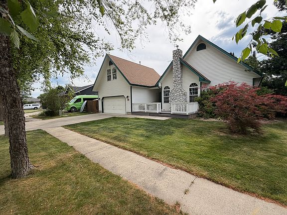 2nd image of 2425 Aspen Way