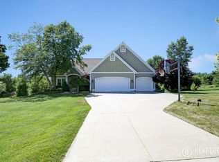 4233 Samantha Dr NW, Grand Rapids, MI 49544