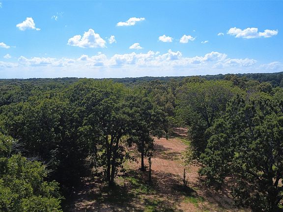 3rd image of 15 Oakridge Cir