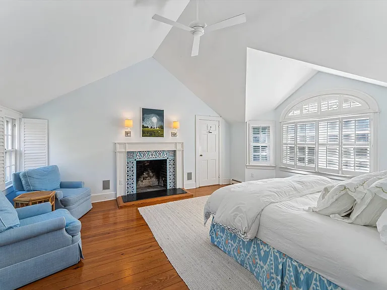 20 Quogue St — Photo 14