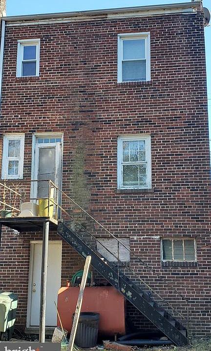 2nd image of 244 Division Ave NE