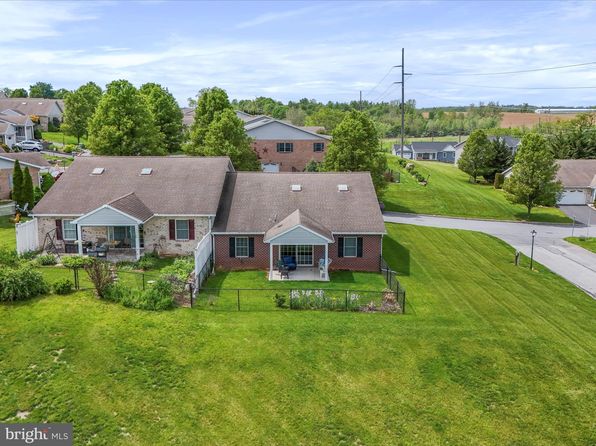 702 Fir Spring Dr, Waynesboro, PA 17268