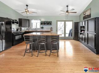 706 Schooner Ct, Hickman, NE 68372