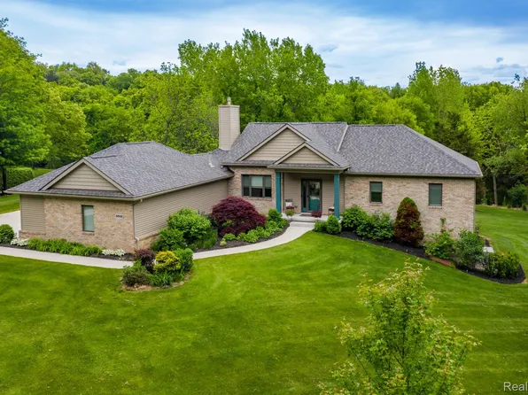 5502 E Alyssa Ct, White Lake, MI 48383