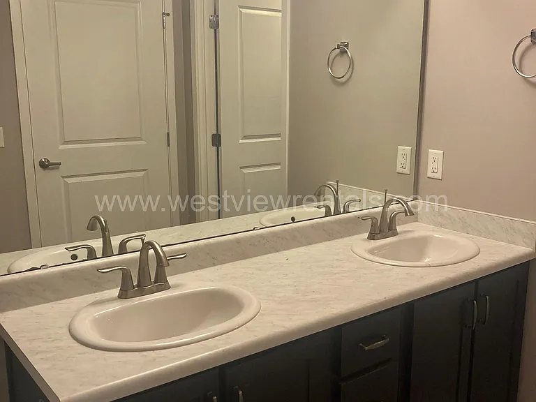 203 E Laurel St — Photo 250