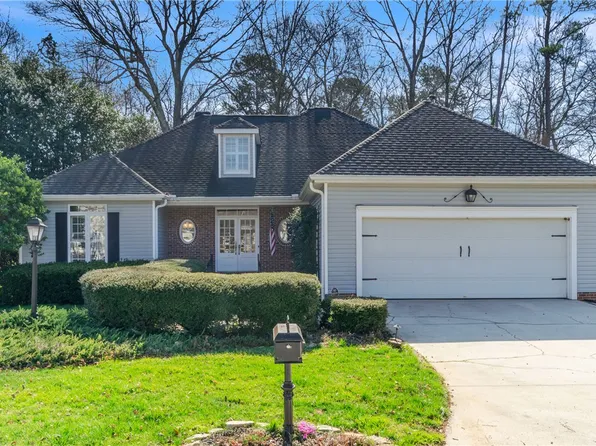 1 Rocky Chase Dr, Greenville, SC 29615