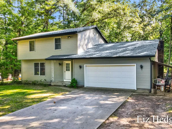 8756 Westwood Ln, Montague, MI 49437