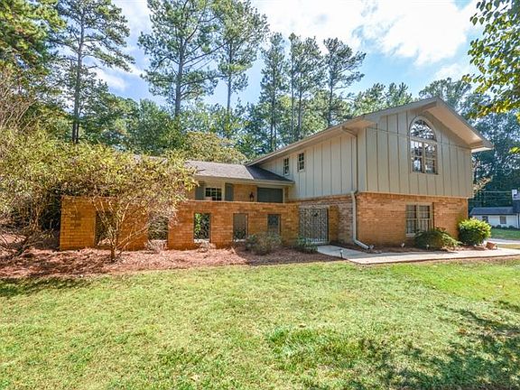 2nd image of 2689 Gleneagles Dr