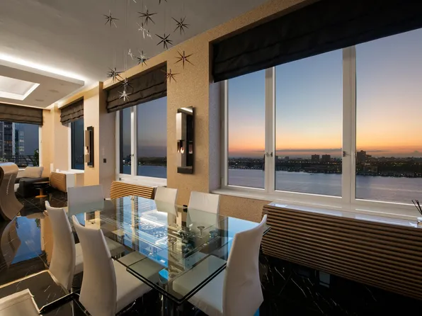 100 Riverside Boulevard image 30 of 37