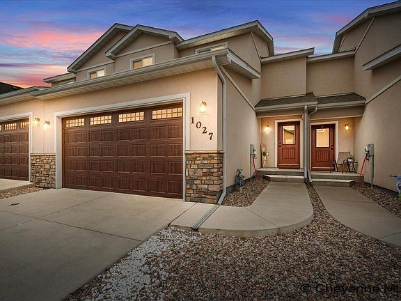 2nd image of 1027 Old Town Ln