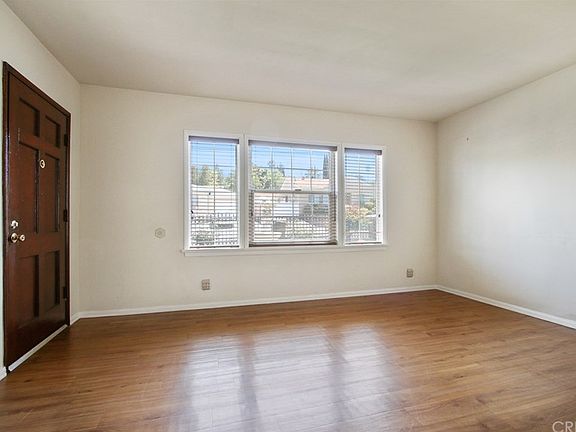 3rd image of 10919 Whitegate Ave
