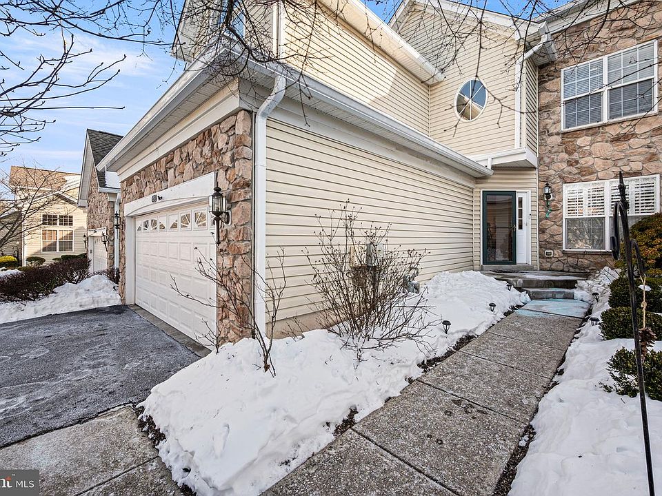1st image of 236 Silverbell Ct