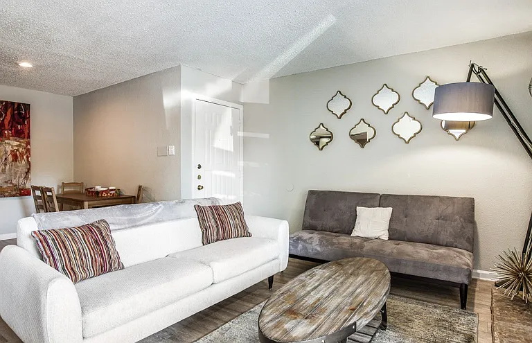Preslee Apartments — Photo 8