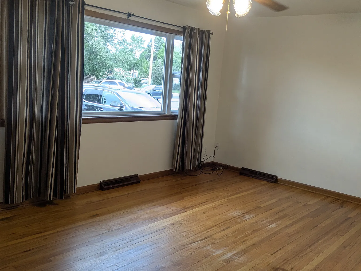 4 bed, 1128 sqft, $1,950 — Photo 2