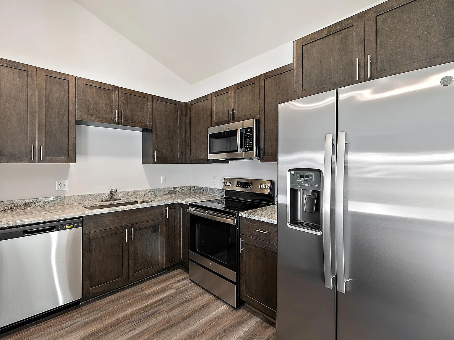 2 bed, 1275 sqft, $1,625 — Photo 4