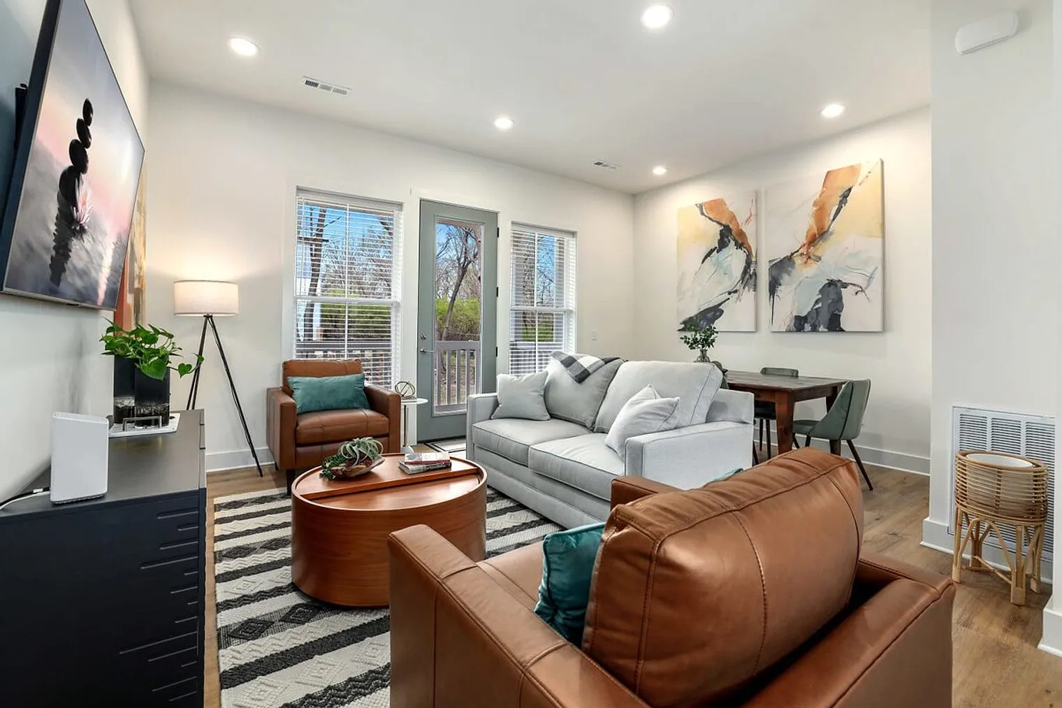 2 bed, 2.0 bath, 1205 sqft, $5,152 — Photo 1