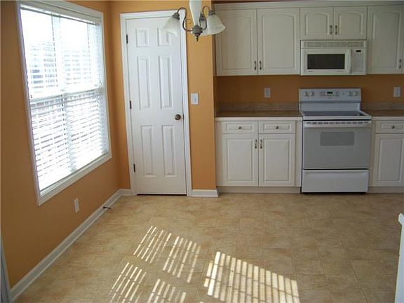 4th image of 3328 Sunny Slope Dr
