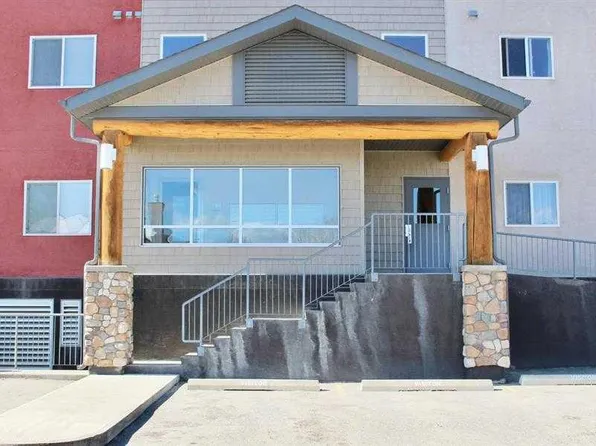 109 E Seabolt Dr #102, Hinton, AB T7V 1K2