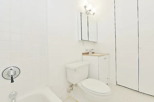 Rented by Akam Sales and Brokerage | media 4