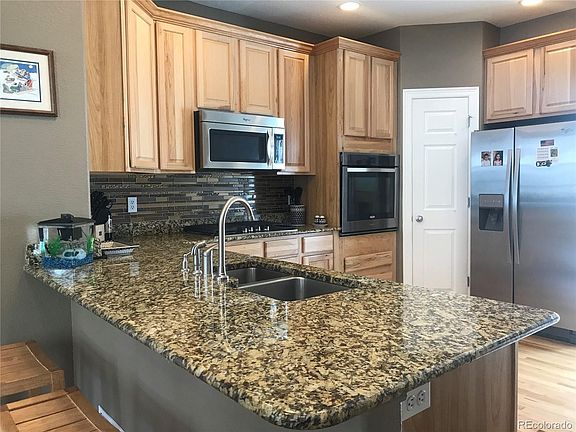 4th image of 776 Louis Dr
