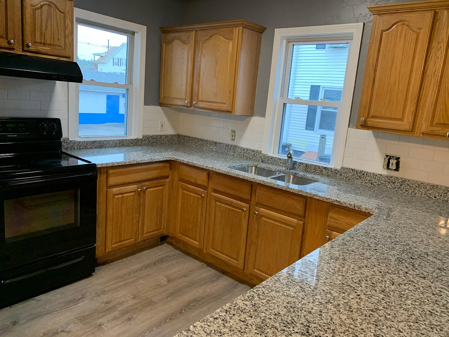3 bed, 886 sqft, $800 — Photo 2