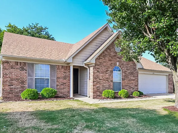 1883 Crescent Ln, Southaven, MS 38671